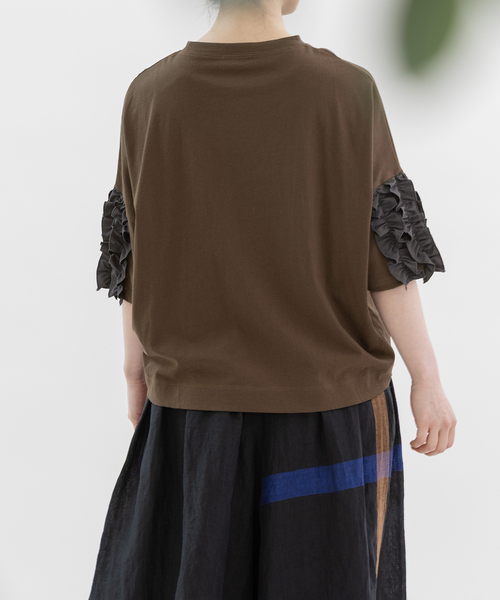 nop de nod(ノップドゥノッド)の「USコットンフリル5分袖Tシャツ(Tシャツ/カットソー・レディース・ブラウン/ブラック/オフホワイト/ダークブルー・M)」の11枚目の写真