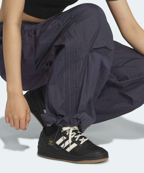 adidas（アディダス）の「OG W CARGO / アディダスオリジナルス adidas Originals（カーゴパンツ・レディース・ネイビー・MEDIUM/X-SMALL/SMALL）」の4枚目の写真
