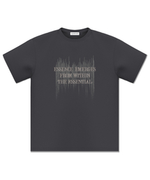 エッセンシャルレタリングハーフTシャツ（チャコール）