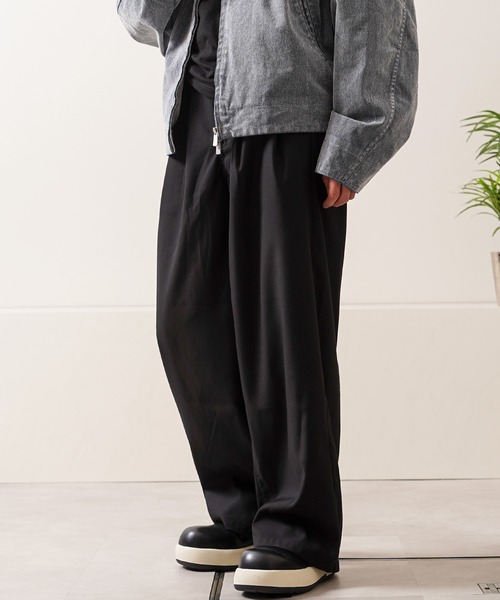 Laufer(ロイファー)の「【Laufer】2タック ワイドストレート スラックス / バックシャーリング イージートラウザー/ 2Tuck Wide Straight Slacks(スラックス・メンズ・ブラック系/グレー系/ブラウン/ブラック/グレー/ブラウン系・M/L/XL)」の12枚目の写真
