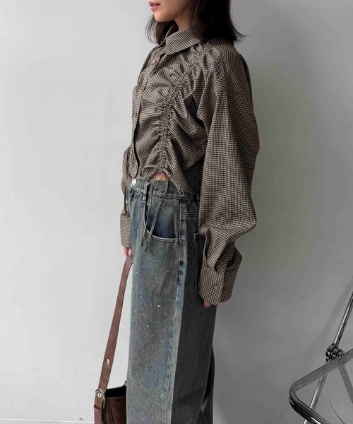 AS KNOW AS plus(アズノゥアズプラス)の「☆クロップド丈 シャーリングリボン結び チェック柄シャツ(シャツ/ブラウス・レディース・ブラウン系/ブラック系/レッド系・FREE)」の8枚目の写真