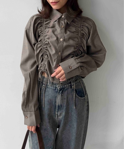 AS KNOW AS plus(アズノゥアズプラス)の「☆クロップド丈 シャーリングリボン結び チェック柄シャツ(シャツ/ブラウス・レディース・ブラウン系/ブラック系/レッド系・FREE)」の7枚目の写真