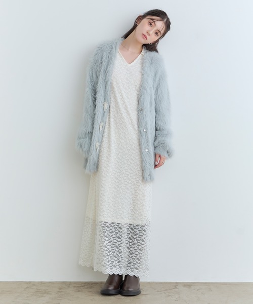 Tiny EDEN(タイニーエデン)の「【中野恵那 着用】ビジュ―ボタン付きシャギーニットカーディガン(カーディガン/ボレロ・レディース・ブルー/ピンク・FREE)」の10枚目の写真