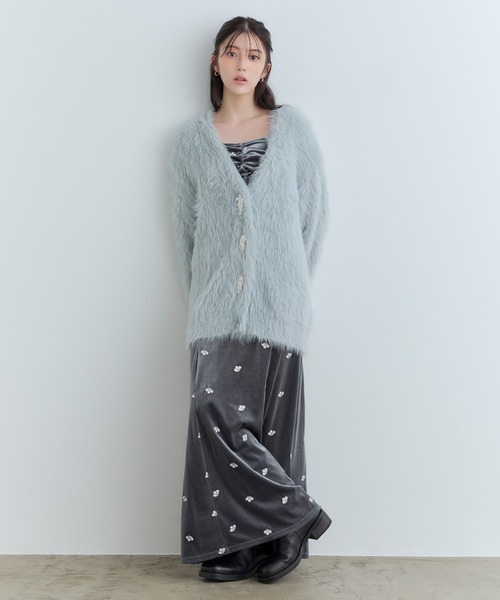 Tiny EDEN(タイニーエデン)の「【中野恵那 着用】ビジュ―ボタン付きシャギーニットカーディガン(カーディガン/ボレロ・レディース・ブルー/ピンク・FREE)」の5枚目の写真