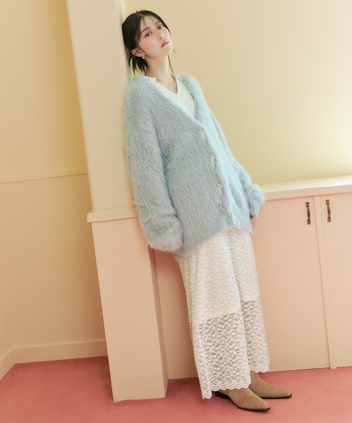 Tiny EDEN(タイニーエデン)の「【中野恵那 着用】ビジュ―ボタン付きシャギーニットカーディガン(カーディガン/ボレロ・レディース・ブルー/ピンク・FREE)」の16枚目の写真