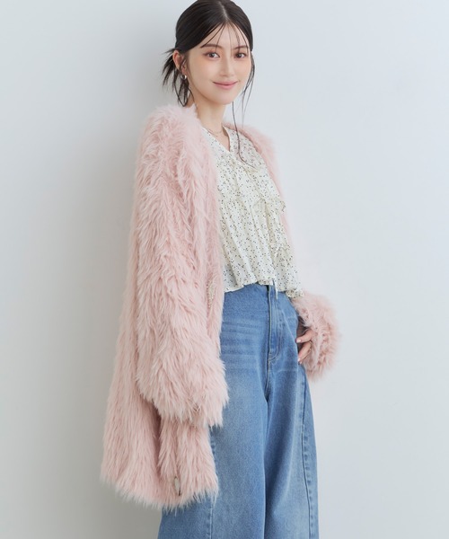 Tiny EDEN(タイニーエデン)の「【中野恵那 着用】ビジュ―ボタン付きシャギーニットカーディガン(カーディガン/ボレロ・レディース・ブルー/ピンク・FREE)」の6枚目の写真