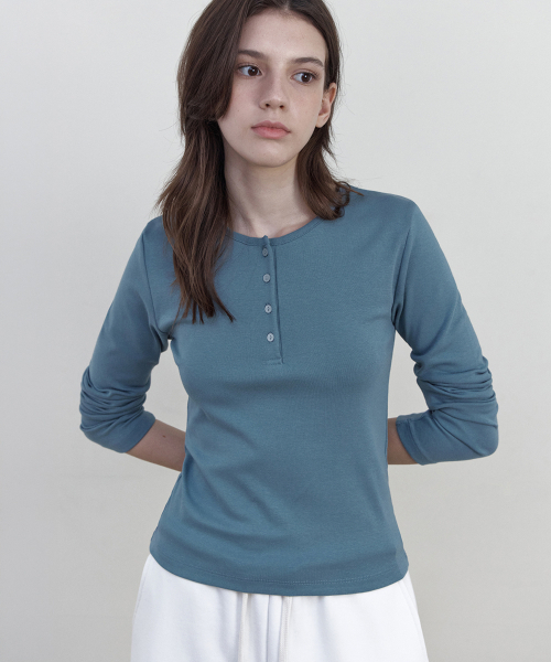 WEDNESDAYOASISFORWOMEN(ウェンズデー オアシス フォー ウーマン)の「HEYS ヘンリーネックTシャツ ブルー(WB6TP51)(Tシャツ/カットソー・レディース・ブルー・FREE)」の2枚目の写真