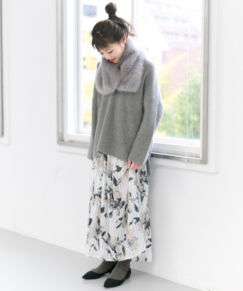 KBF（ケイビーエフ）の「KBF Vネックワイドプルオーバー（ニット/セーター・レディース・ネイビー/グレー/オフホワイト・ONE）」の8枚目の写真