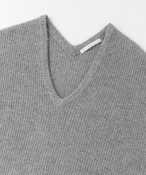 KBF（ケイビーエフ）の「KBF Vネックワイドプルオーバー（ニット/セーター・レディース・ネイビー/グレー/オフホワイト・ONE）」の14枚目の写真