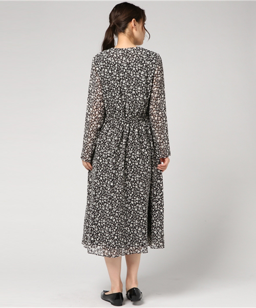 Banner Barrett（バナーバレット）の「フラワープリント　ロングドレス（ワンピース・レディース・ネイビー/ブラック・38）」の5枚目の写真