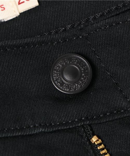 Levi's（リーバイス）の「BORROWED FROM THE BOYS WARMジーンズ ブラック COZY JET BLACK/10.2oz（デニムパンツ・レディース・ブラック・26inch/24inch/25inch/27inch/23inch/28inch）」の2枚目の写真