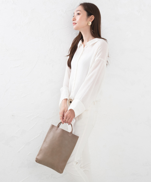 TASINAMI（タシナミ）の「TASINAMI 日本製 Leather Mini Tote M Oiled（トートバッグ・レディース・ブラック/ブラウン/グレー/レッド/オレンジ/ブルー/グリーン/ナチュラル・FREE）」の3枚目の写真