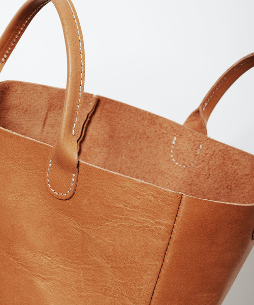 TASINAMI（タシナミ）の「TASINAMI 日本製 Leather Mini Tote M Oiled（トートバッグ・レディース・ブラック/ブラウン/グレー/レッド/オレンジ/ブルー/グリーン/ナチュラル・FREE）」の19枚目の写真