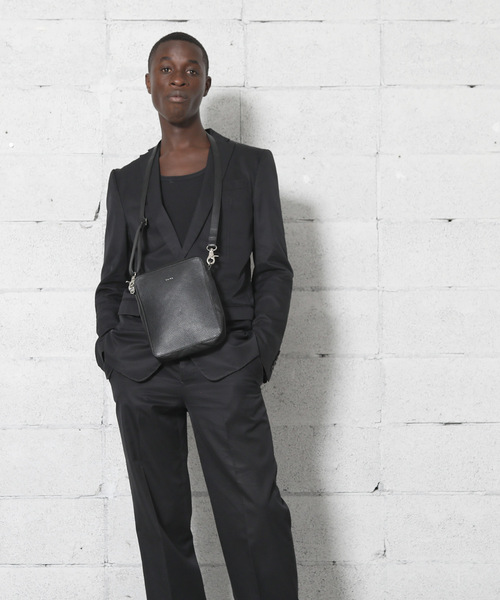 YArKA（ヤーカ）の「【YArKA/ヤーカ】real leather zip shoulder bag[Alnitak]/リアルレザーショルダーバッグ（ショルダーバッグ・メンズ・ブラック/ブラック系その他・FREE）」の2枚目の写真