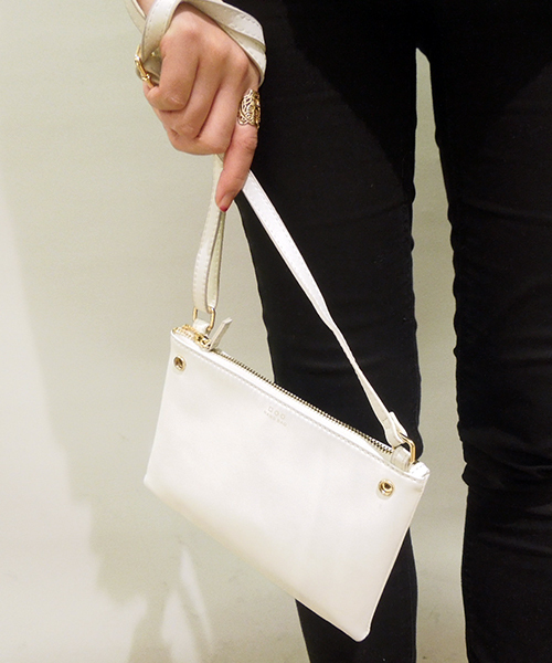 WHO'S WHO gallery(フーズフーギャラリー)の「【100BAG】ショルダー(ショルダーバッグ・レディース・ホワイト/レッド/ブルー/グレー/ブラック・FREE)」の1枚目の写真