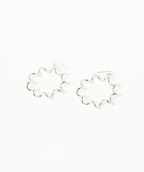 BEAMS BOY（ビームスボーイ）の「BEAMS BOY / ナミナミ サークル ピアス（ピアス（両耳用）・レディース・シルバー/ゴールド・ONE SIZE）」の5枚目の写真