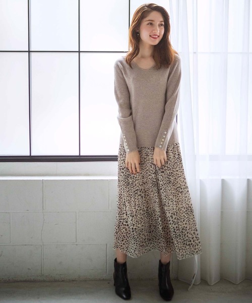 GeeRA(ジーラ)の「ボタンスリーブVネックリブニット(ニット/セーター・レディース・ブラック/ベージュ/スモークピンク・MEDIUM/LARGE/X-LARGE)」の7枚目の写真