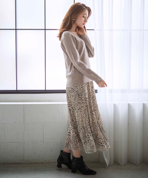 GeeRA(ジーラ)の「ボタンスリーブVネックリブニット(ニット/セーター・レディース・ブラック/ベージュ/スモークピンク・MEDIUM/LARGE/X-LARGE)」の8枚目の写真