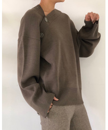 アシンメトリーボタンニット