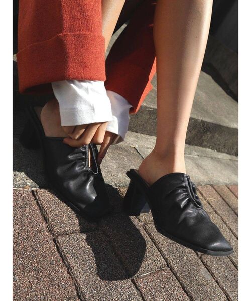 EMODA（エモダ）の「ギャザーカバーサボ（サンダル・レディース・ブラック/ブラウン・SMALL/MEDIUM/LARGE）」の11枚目の写真