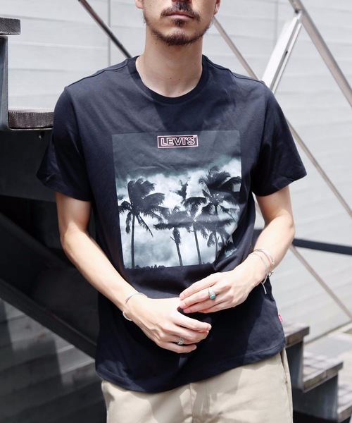Levi's(リーバイス)の「【LEVI'S/リーバイス】ブランドロゴ バックプリント ユニセックスデザイン 半袖プリントTシャツ カットソー(Tシャツ/カットソー・メンズ・その他1/その他2/ホワイト系その他/ホワイト・SMALL/MEDIUM/LARGE)」の4枚目の写真