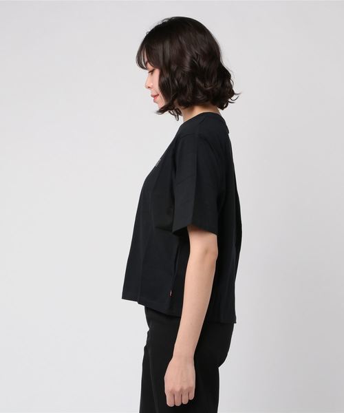 Levi's(リーバイス)の「グラフィックボクシーTシャツ 90'S SERIF RHINESTONE CAVIAR(Tシャツ/カットソー・レディース・ブラック・M/S/XS/L)」の2枚目の写真