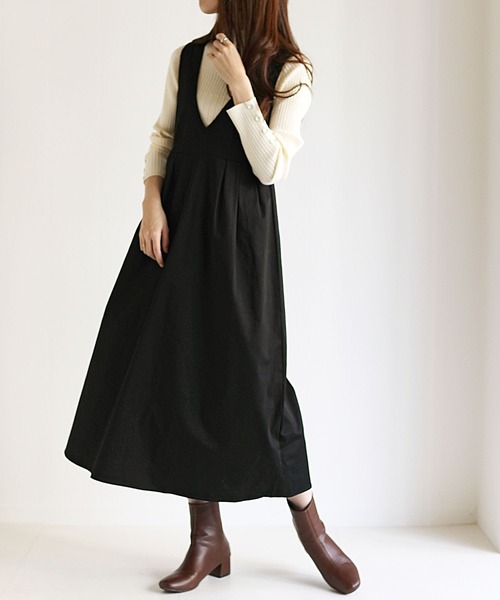 HER CLOSET（ハークローゼット）の「【shemoshelly】チノ深Vネックジャンパースカート（ジャンパースカート・レディース・ブラック/ベージュ/ライトグレー/アイボリー・M）」の5枚目の写真
