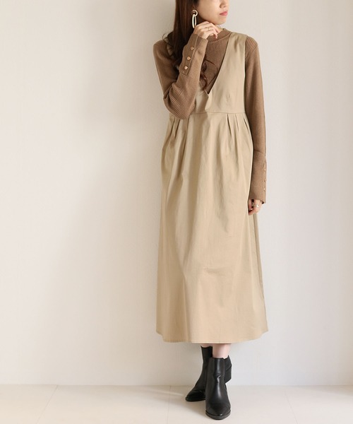 HER CLOSET（ハークローゼット）の「【shemoshelly】チノ深Vネックジャンパースカート（ジャンパースカート・レディース・ブラック/ベージュ/ライトグレー/アイボリー・M）」の15枚目の写真