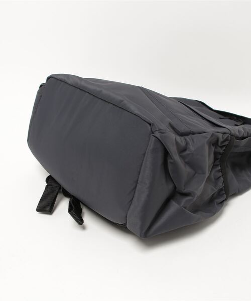 HUNTER（ハンター）の「【HUNTER/ハンター】ORIGINAL NYLON BACKPACK(オリジナルナイロンバッグパック)（バックパック/リュック・レディース・ブラック/ネイビー/ダークオリーブ・FREE）」の5枚目の写真