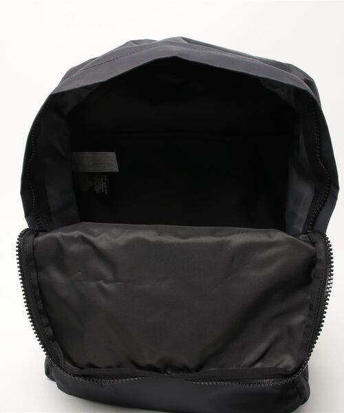 HUNTER（ハンター）の「【HUNTER/ハンター】ORIGINAL NYLON BACKPACK(オリジナルナイロンバッグパック)（バックパック/リュック・レディース・ブラック/ネイビー/ダークオリーブ・FREE）」の6枚目の写真