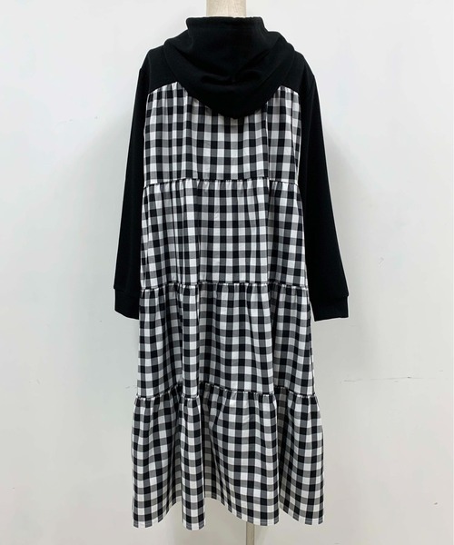 PICCIN(ピッチン)の「チェック切替ティアードパーカーワンピース(ワンピース・レディース・ブラック/オフホワイト・M)」の16枚目の写真