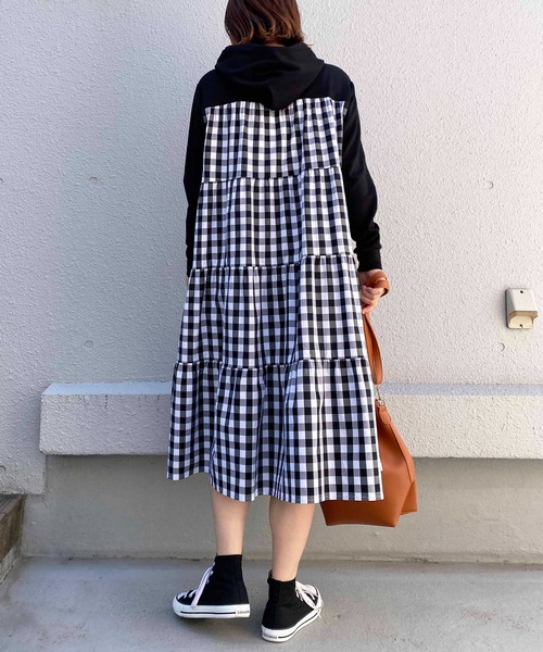 PICCIN(ピッチン)の「チェック切替ティアードパーカーワンピース(ワンピース・レディース・ブラック/オフホワイト・M)」の5枚目の写真