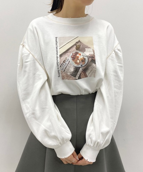 one after another NICE CLAUP（ワンアフターアナザーナイスクラップ）の「ロゴカレッジスウェット（Tシャツ/カットソー・レディース・グレー/オフホワイト/ブルー/ホワイト系その他・FREE）」の2枚目の写真