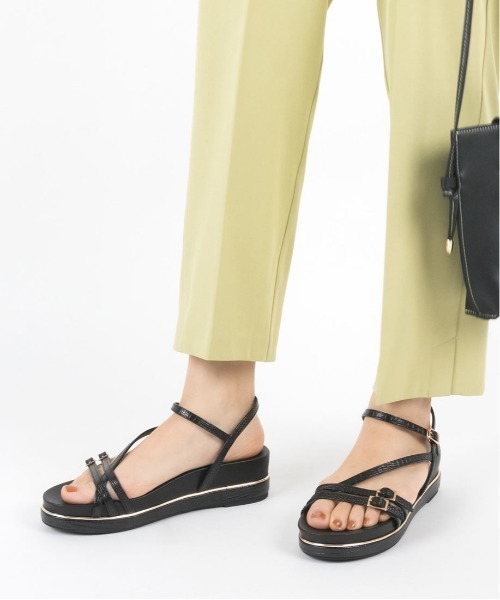 RANDA（ランダ）の「アシメベルトクロコデザインサンダル（サンダル・レディース・ホワイト/ブラック/グリーン・S/LL/L/M）」の2枚目の写真