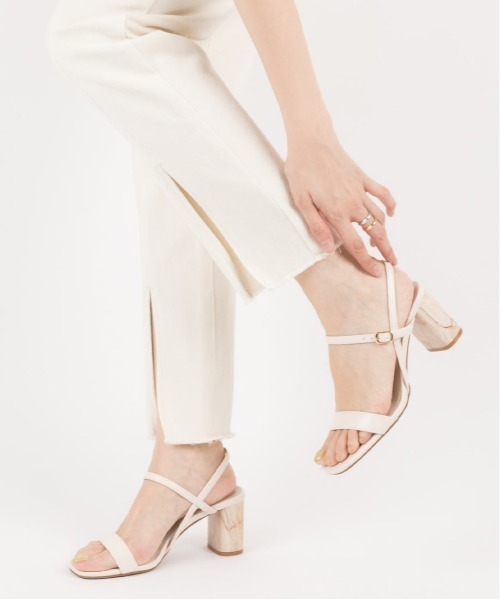 RANDA(ランダ)の「デザインヒールスクエアトゥサンダル(サンダル・レディース・ブラウン/パープル/アイボリー・L/M/S/LL)」の2枚目の写真