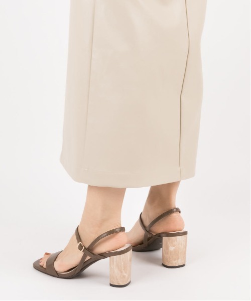 RANDA(ランダ)の「デザインヒールスクエアトゥサンダル(サンダル・レディース・ブラウン/パープル/アイボリー・L/M/S/LL)」の18枚目の写真