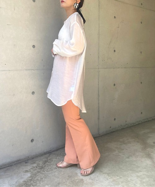 prose verse（プロズヴェール）の「フロントタック入りクラシカルシアーシャツ（シャツ/ブラウス・レディース・オフホワイト/ライム/バイオレット/グレイッシュベージュ・ﾌﾘ-）」の6枚目の写真