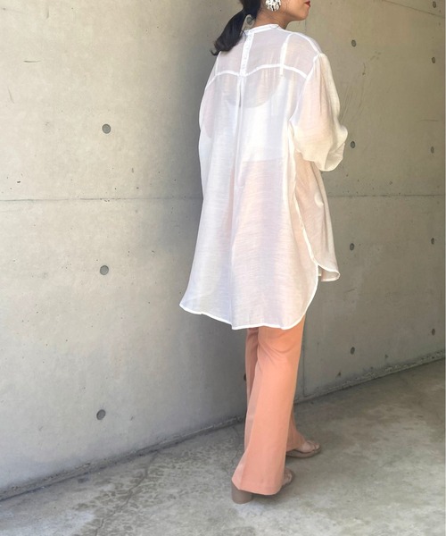 prose verse（プロズヴェール）の「フロントタック入りクラシカルシアーシャツ（シャツ/ブラウス・レディース・オフホワイト/ライム/バイオレット/グレイッシュベージュ・ﾌﾘ-）」の16枚目の写真