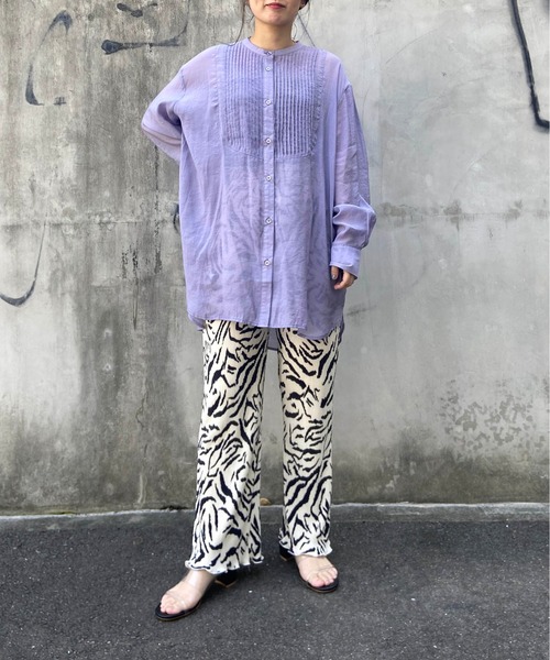 prose verse（プロズヴェール）の「フロントタック入りクラシカルシアーシャツ（シャツ/ブラウス・レディース・オフホワイト/ライム/バイオレット/グレイッシュベージュ・ﾌﾘ-）」の14枚目の写真