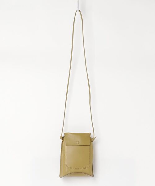 Ray BEAMS(レイビームス)の「MARROW / Bent ポーチ(ショルダーバッグ・レディース・ブラック/グリーン系その他3/オフホワイト/グリーン・ONE SIZE)」の4枚目の写真