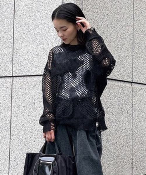 DIESEL(ディーゼル)の「レディース ニット カモフラ クルーネック セーター(ニット/セーター・レディース・ピンク/ブラック・LARGE/MEDIUM/X-SMALL/SMALL)」の14枚目の写真