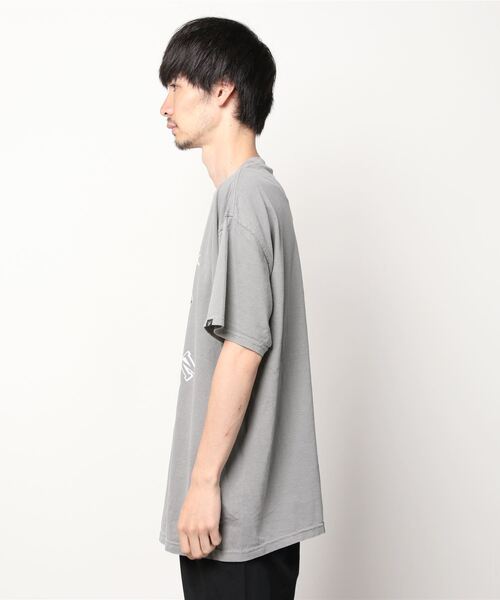 MANASTASH（マナスタッシュ）の「MANASTASH×JONAS CLAESSON/マナスタッシュ×ジョナスクレアッソン MROOM DING REP（Tシャツ/カットソー・メンズ・グレー・MEDIUM/LARGE/X-LARGE）」の2枚目の写真