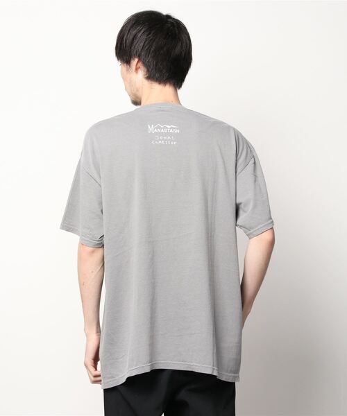 MANASTASH（マナスタッシュ）の「MANASTASH×JONAS CLAESSON/マナスタッシュ×ジョナスクレアッソン MROOM DING REP（Tシャツ/カットソー・メンズ・グレー・MEDIUM/LARGE/X-LARGE）」の3枚目の写真