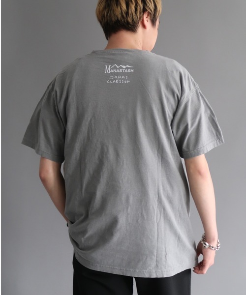 MANASTASH（マナスタッシュ）の「MANASTASH×JONAS CLAESSON/マナスタッシュ×ジョナスクレアッソン MROOM DING REP（Tシャツ/カットソー・メンズ・グレー・MEDIUM/LARGE/X-LARGE）」の4枚目の写真