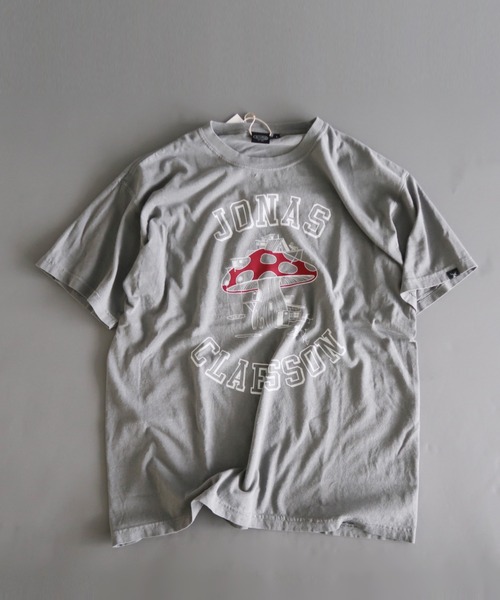 MANASTASH（マナスタッシュ）の「MANASTASH×JONAS CLAESSON/マナスタッシュ×ジョナスクレアッソン MROOM DING REP（Tシャツ/カットソー・メンズ・グレー・MEDIUM/LARGE/X-LARGE）」の7枚目の写真