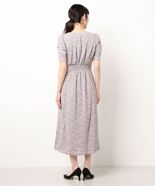 KOBE LETTUCE（コウベレタス）の「Vネックパワーショルダーギャザーロングワンピース（ワンピース・レディース・イエロー系その他/ブルー系その他/ラベンダー・FREE）」の4枚目の写真