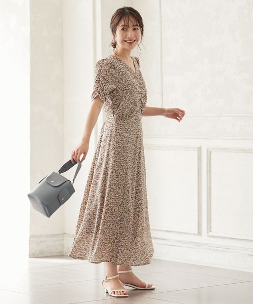 KOBE LETTUCE（コウベレタス）の「Vネックパワーショルダーギャザーロングワンピース（ワンピース・レディース・イエロー系その他/ブルー系その他/ラベンダー・FREE）」の9枚目の写真