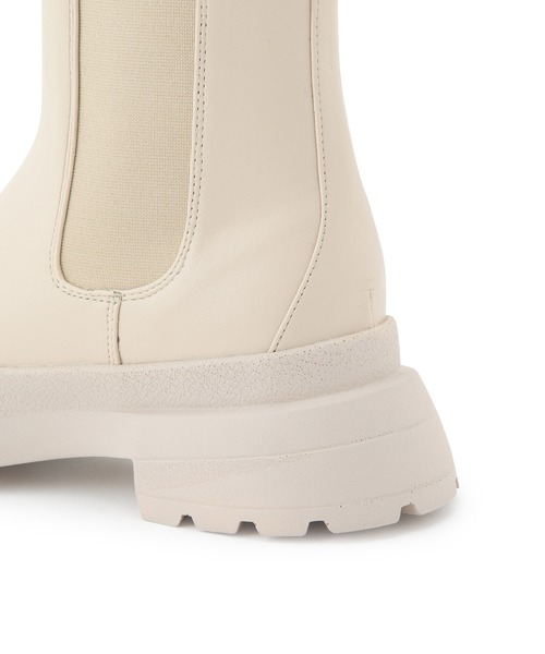 Juze（ジュゼ）の「【新色追加】【軽量】やわらかな履き心地。トラックソールサイドゴアブーツ（ブーツ・レディース・ブラック/カーキ/オフホワイト/ホワイト・S/LL/L/M）」の10枚目の写真