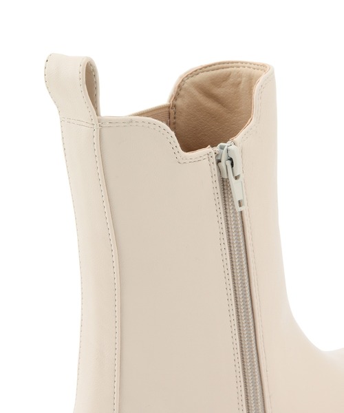 Juze（ジュゼ）の「【新色追加】【軽量】やわらかな履き心地。トラックソールサイドゴアブーツ（ブーツ・レディース・ブラック/カーキ/オフホワイト/ホワイト・S/LL/L/M）」の11枚目の写真