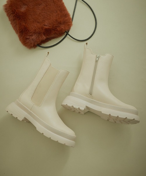 Juze（ジュゼ）の「【新色追加】【軽量】やわらかな履き心地。トラックソールサイドゴアブーツ（ブーツ・レディース・ブラック/カーキ/オフホワイト/ホワイト・S/LL/L/M）」の15枚目の写真